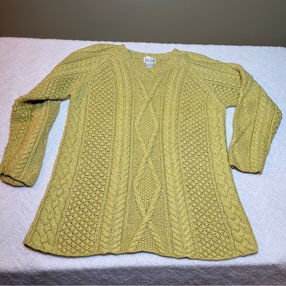 Moda Intl Sweater Women’s Medium Cable knit‎ Butter Yellow Angora Blend - Picture 6 of 7